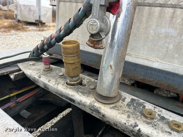 image for item LD9904 2004 Kenworth W900  semi truck