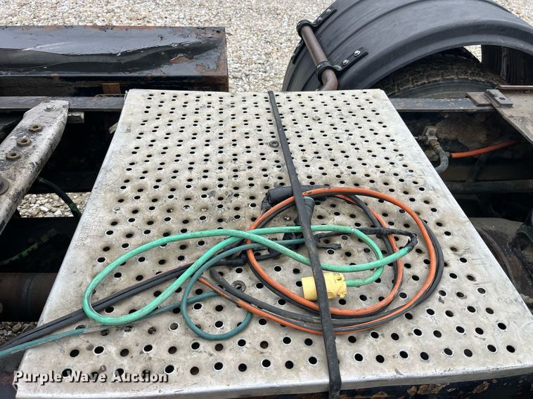 image for item LD9904 2004 Kenworth W900  semi truck