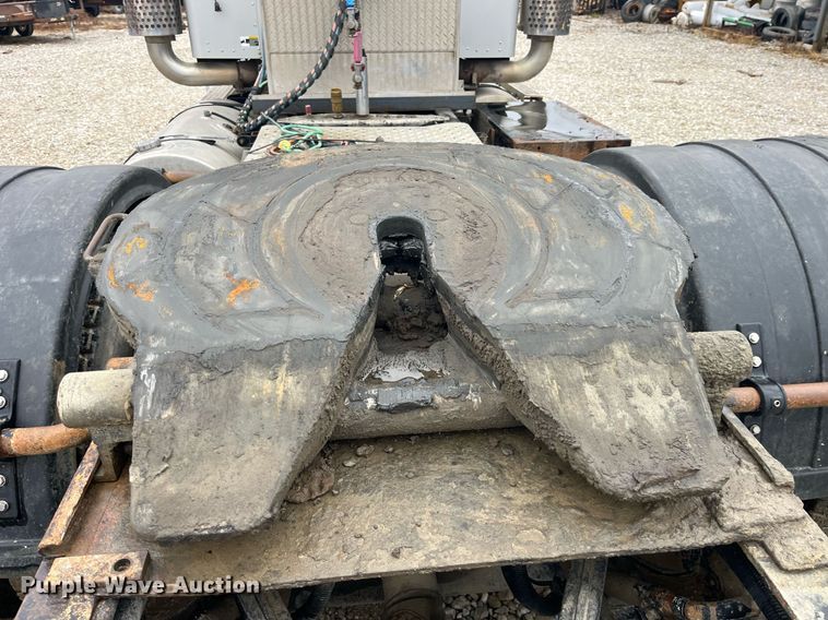 image for item LD9904 2004 Kenworth W900  semi truck