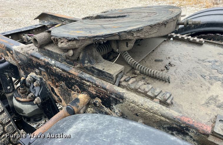 image for item LD9904 2004 Kenworth W900  semi truck