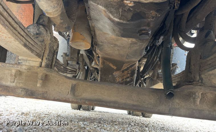 image for item LD9904 2004 Kenworth W900  semi truck