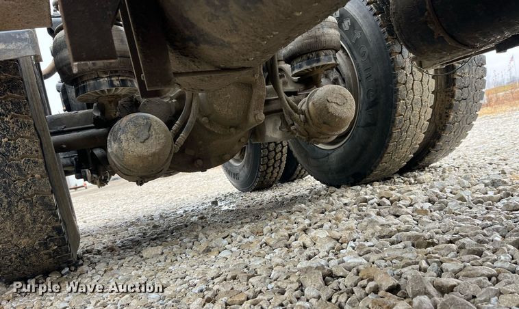 image for item LD9904 2004 Kenworth W900  semi truck