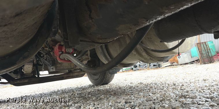 image for item LD9904 2004 Kenworth W900  semi truck