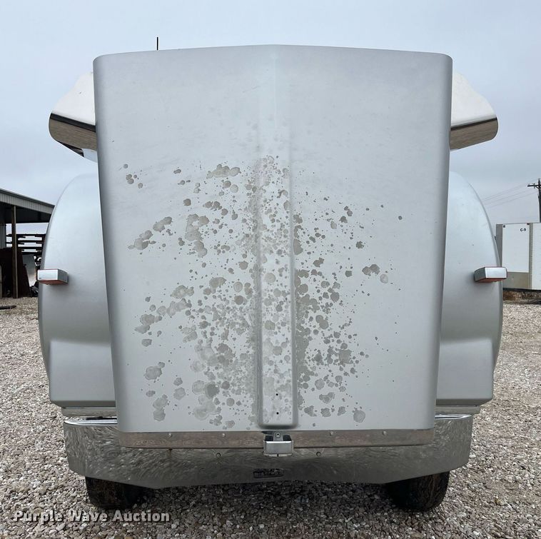 image for item LD9904 2004 Kenworth W900  semi truck