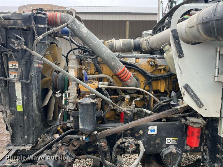 image for item LD9904 2004 Kenworth W900  semi truck