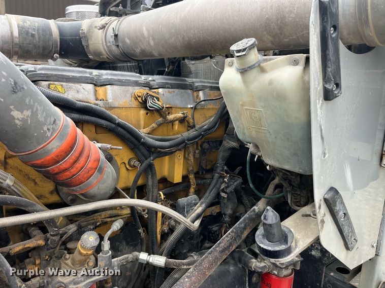 image for item LD9904 2004 Kenworth W900  semi truck