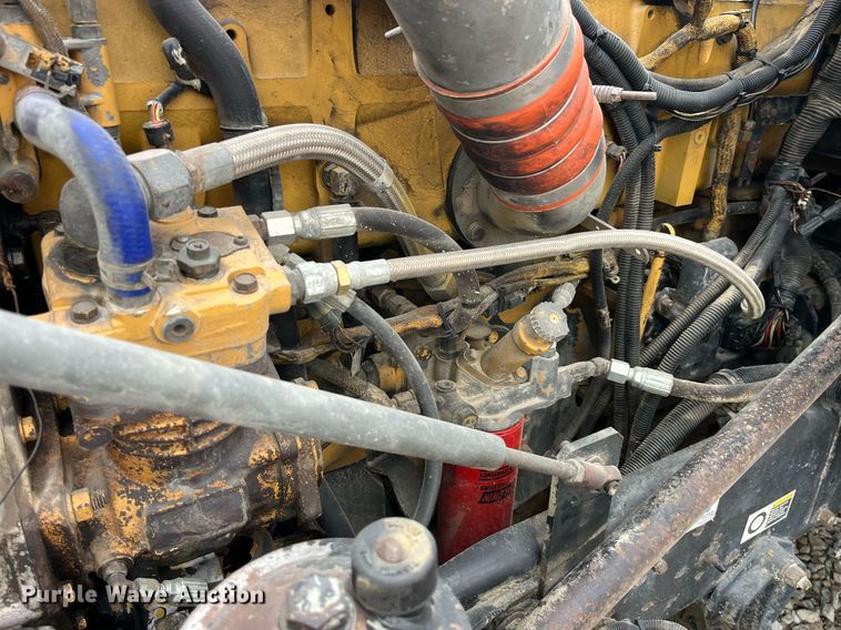 image for item LD9904 2004 Kenworth W900  semi truck