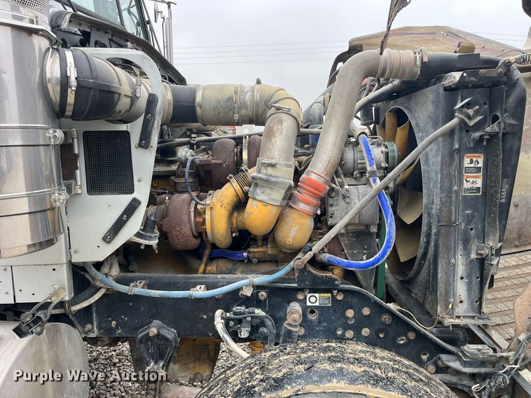 image for item LD9904 2004 Kenworth W900  semi truck