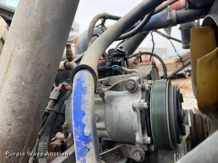 image for item LD9904 2004 Kenworth W900  semi truck