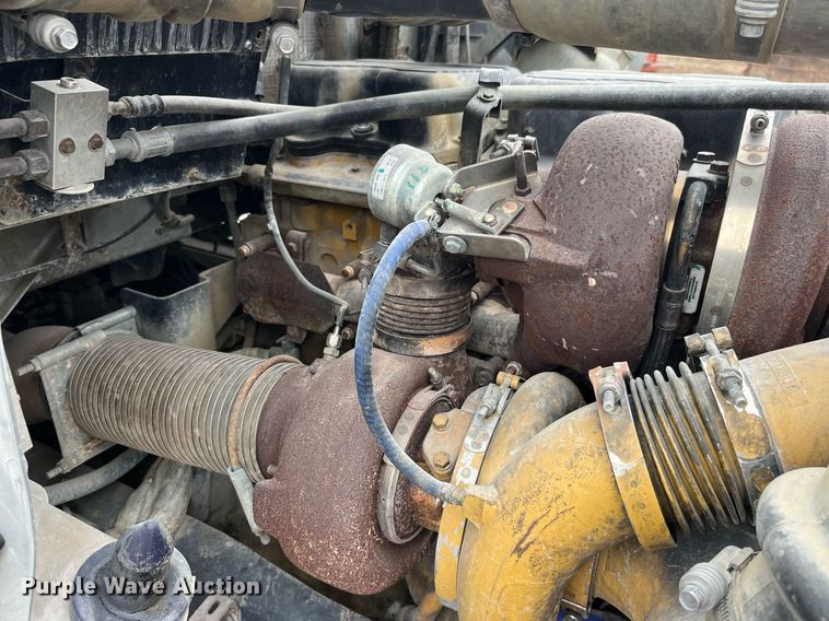 image for item LD9904 2004 Kenworth W900  semi truck