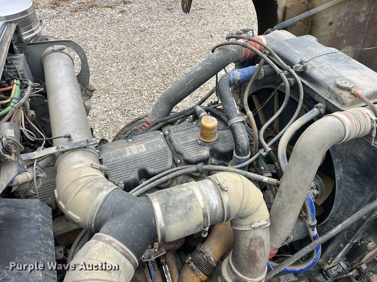 image for item LD9904 2004 Kenworth W900  semi truck