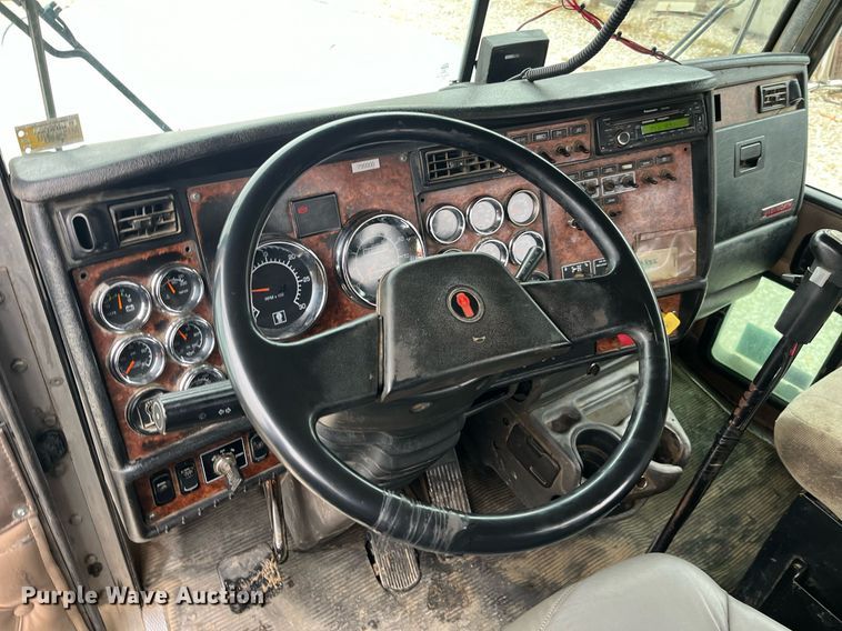 image for item LD9904 2004 Kenworth W900  semi truck