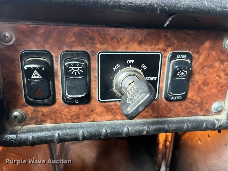 image for item LD9904 2004 Kenworth W900  semi truck