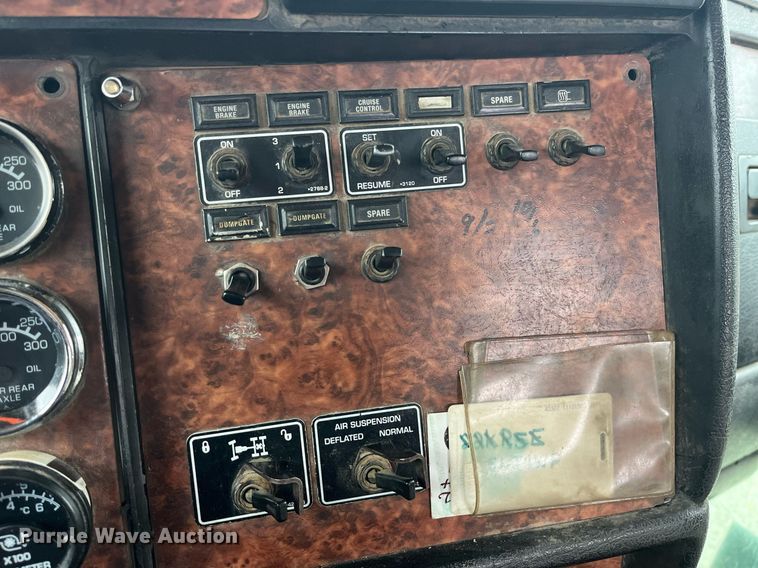 image for item LD9904 2004 Kenworth W900  semi truck