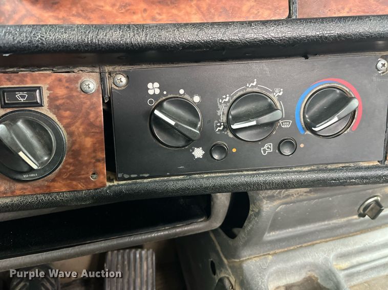 image for item LD9904 2004 Kenworth W900  semi truck