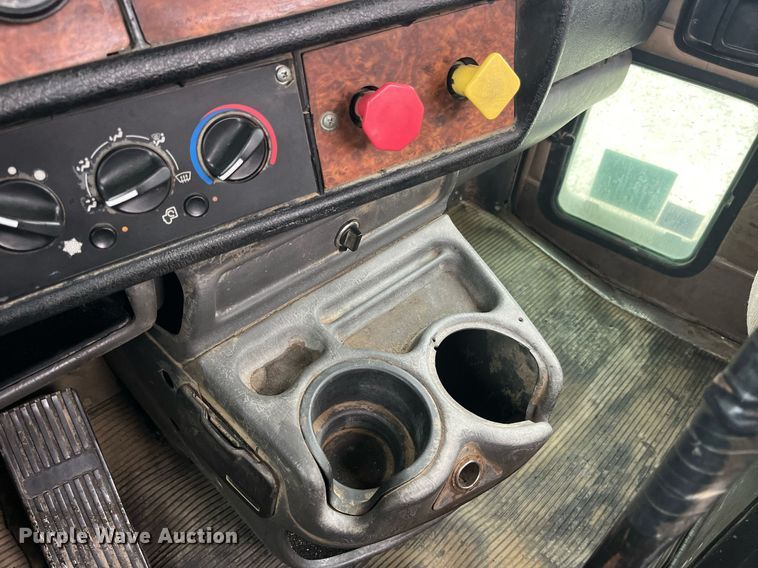 image for item LD9904 2004 Kenworth W900  semi truck