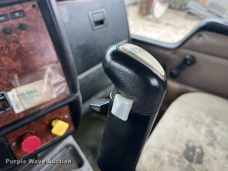 image for item LD9904 2004 Kenworth W900  semi truck