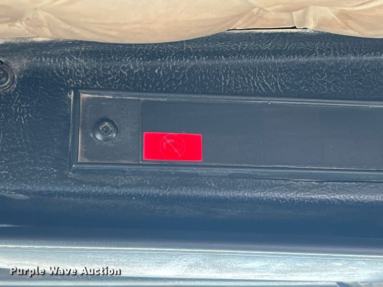 image for item LD9904 2004 Kenworth W900  semi truck