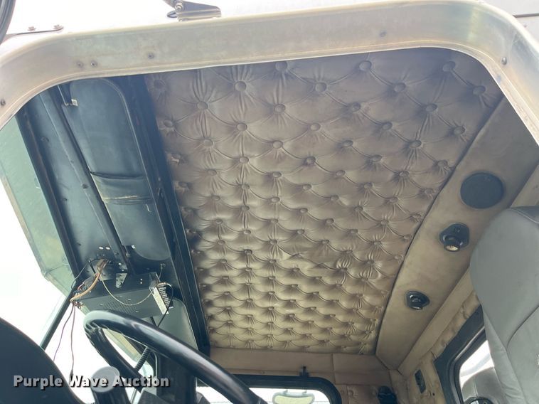 image for item LD9904 2004 Kenworth W900  semi truck