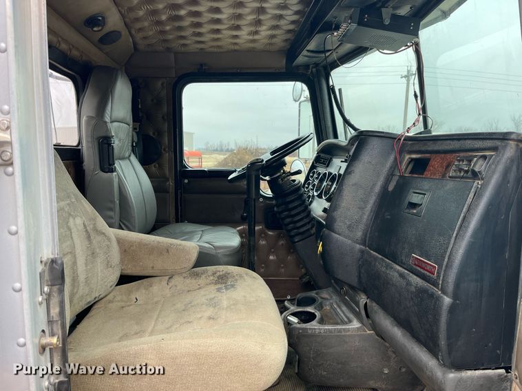 image for item LD9904 2004 Kenworth W900  semi truck