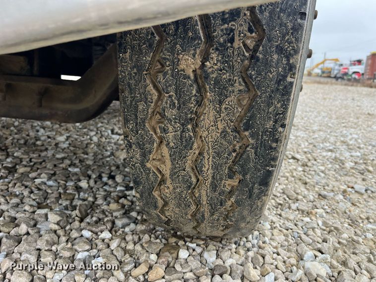 image for item LD9904 2004 Kenworth W900  semi truck