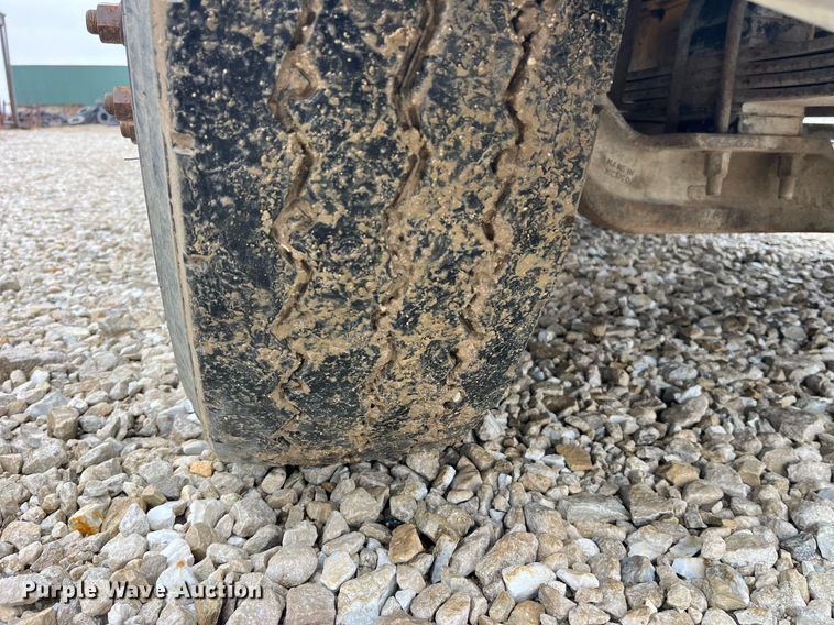 image for item LD9904 2004 Kenworth W900  semi truck