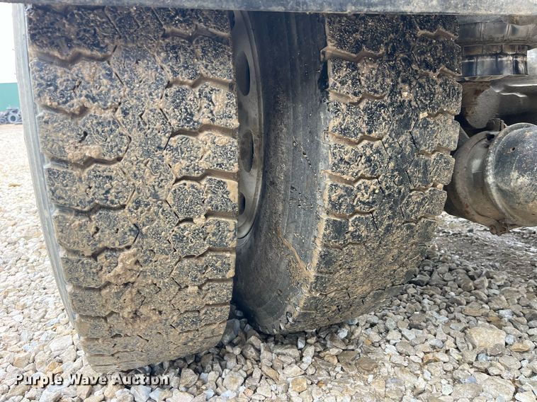 image for item LD9904 2004 Kenworth W900  semi truck