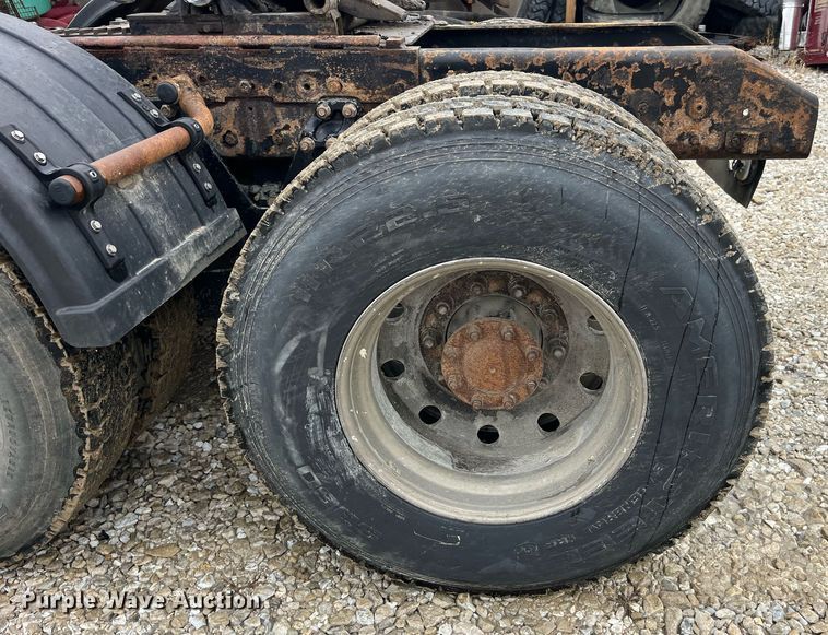 image for item LD9904 2004 Kenworth W900  semi truck