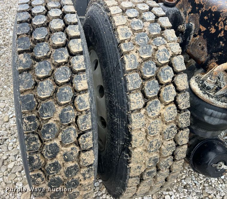 image for item LD9904 2004 Kenworth W900  semi truck