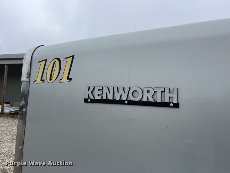 image for item LD9904 2004 Kenworth W900  semi truck
