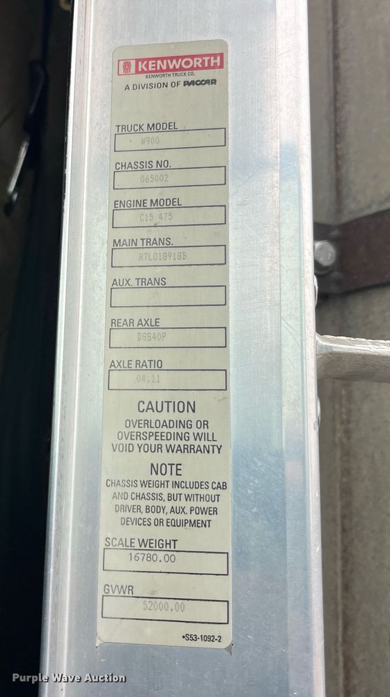 image for item LD9904 2004 Kenworth W900  semi truck