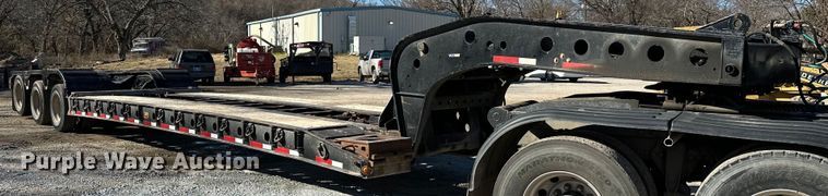 image for item LK9647 2013 Fontaine Magnitude 55H26 lowboy equipment trailer