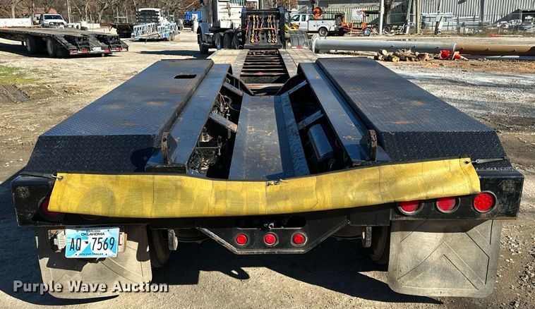 image for item LK9647 2013 Fontaine Magnitude 55H26 lowboy equipment trailer