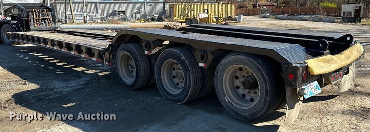 image for item LK9647 2013 Fontaine Magnitude 55H26 lowboy equipment trailer