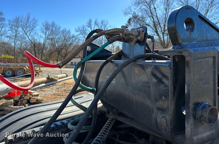 image for item LK9647 2013 Fontaine Magnitude 55H26 lowboy equipment trailer