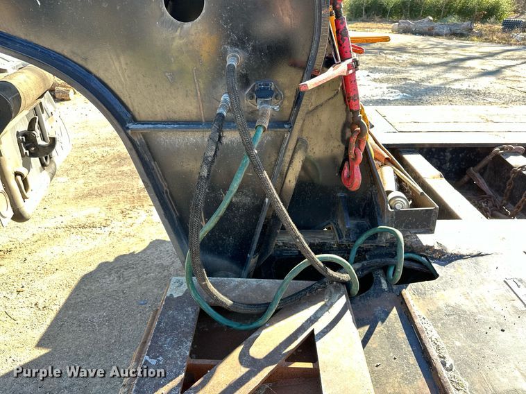 image for item LK9647 2013 Fontaine Magnitude 55H26 lowboy equipment trailer