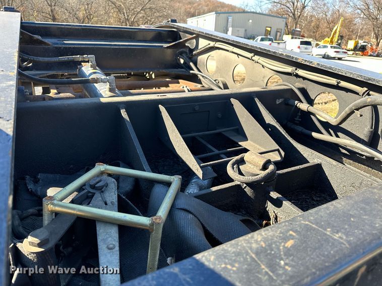 image for item LK9647 2013 Fontaine Magnitude 55H26 lowboy equipment trailer