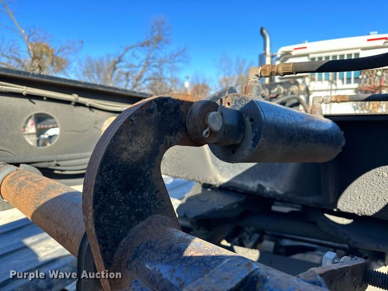 image for item LK9647 2013 Fontaine Magnitude 55H26 lowboy equipment trailer