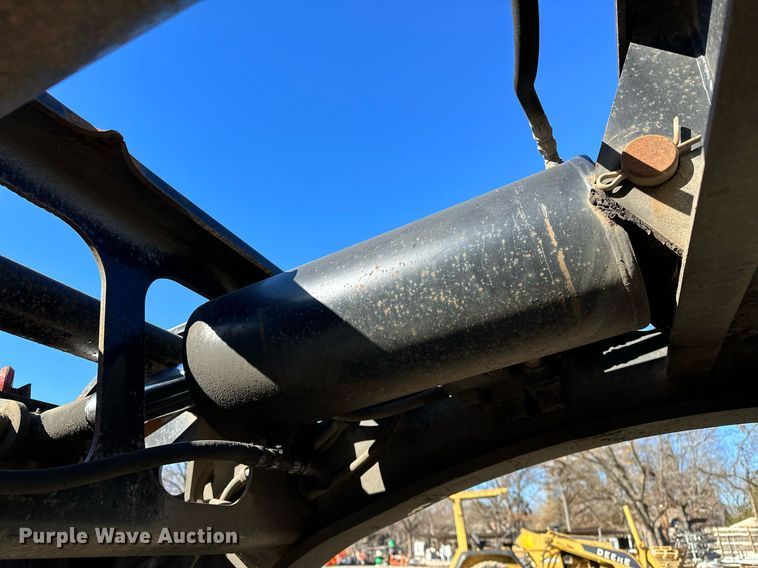 image for item LK9647 2013 Fontaine Magnitude 55H26 lowboy equipment trailer