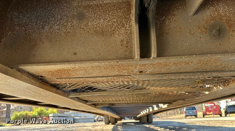 image for item LK9647 2013 Fontaine Magnitude 55H26 lowboy equipment trailer