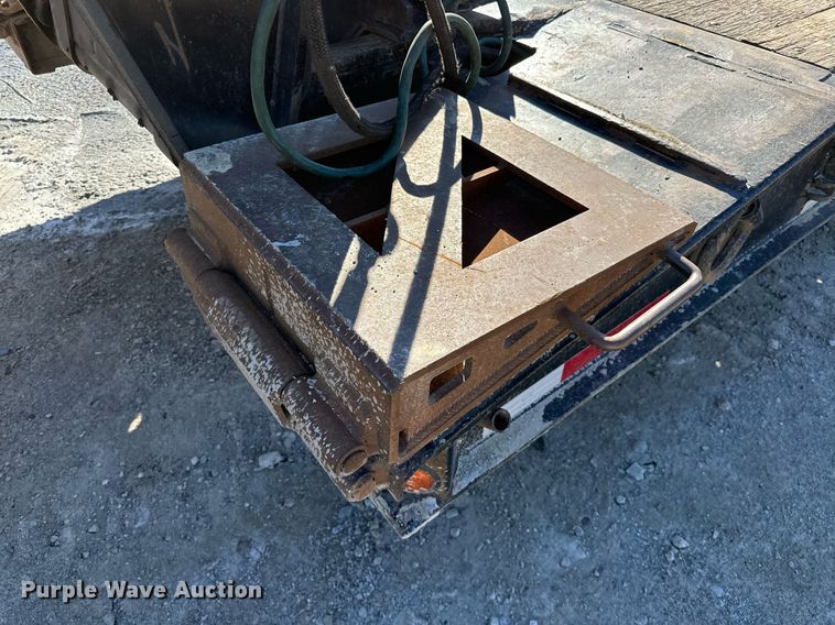 image for item LK9647 2013 Fontaine Magnitude 55H26 lowboy equipment trailer