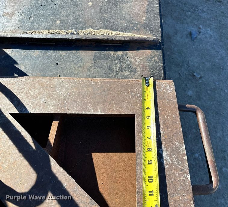 image for item LK9647 2013 Fontaine Magnitude 55H26 lowboy equipment trailer