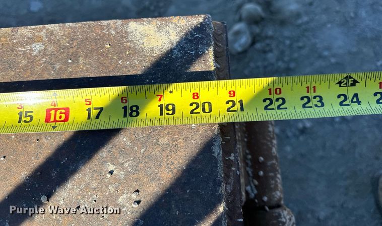 image for item LK9647 2013 Fontaine Magnitude 55H26 lowboy equipment trailer