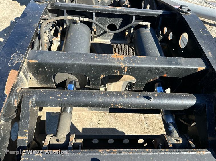 image for item LK9647 2013 Fontaine Magnitude 55H26 lowboy equipment trailer