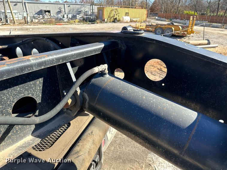 image for item LK9647 2013 Fontaine Magnitude 55H26 lowboy equipment trailer