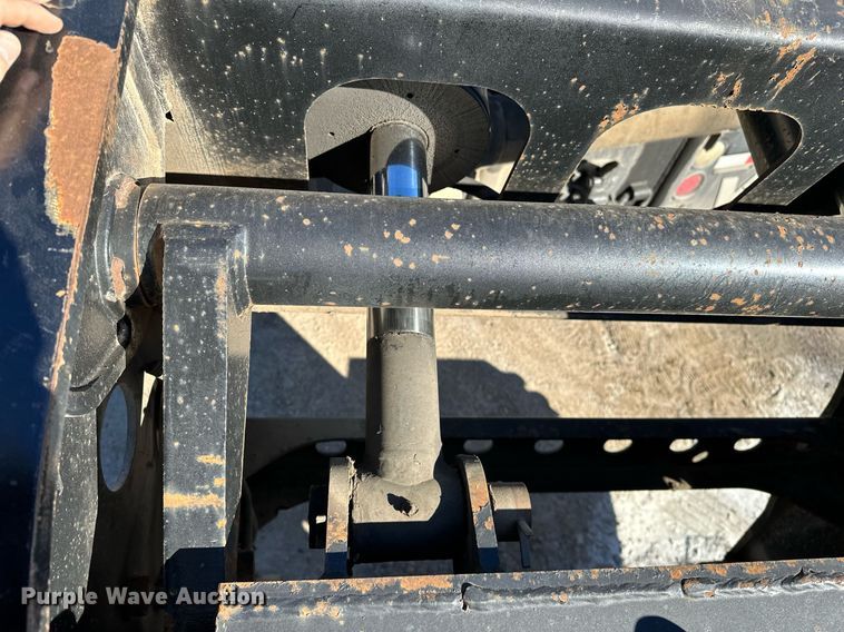 image for item LK9647 2013 Fontaine Magnitude 55H26 lowboy equipment trailer