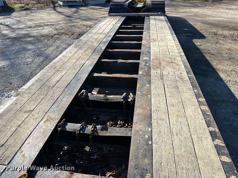 image for item LK9647 2013 Fontaine Magnitude 55H26 lowboy equipment trailer