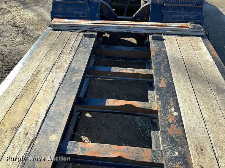 image for item LK9647 2013 Fontaine Magnitude 55H26 lowboy equipment trailer