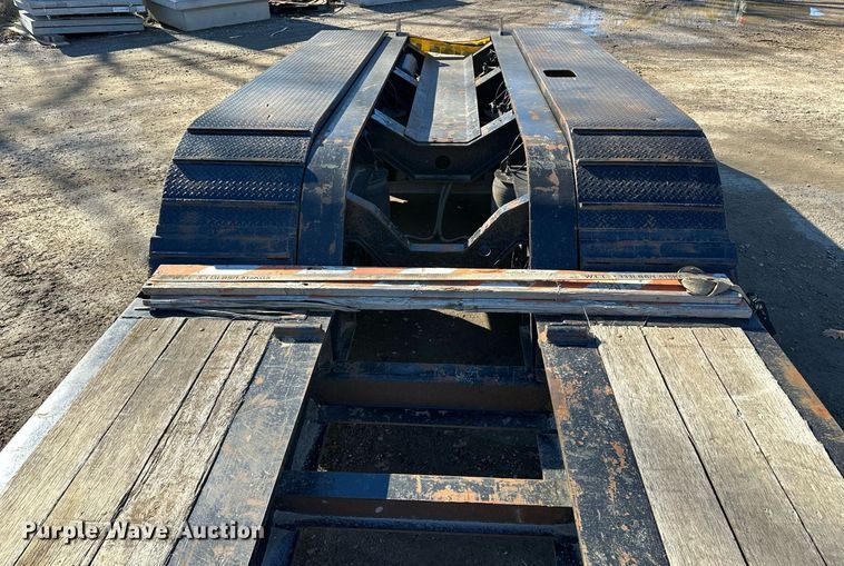 image for item LK9647 2013 Fontaine Magnitude 55H26 lowboy equipment trailer