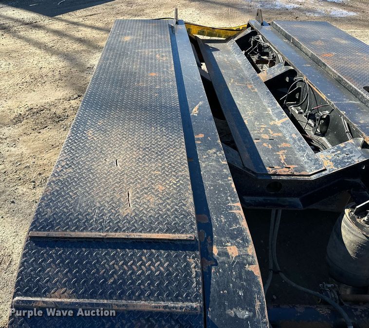 image for item LK9647 2013 Fontaine Magnitude 55H26 lowboy equipment trailer